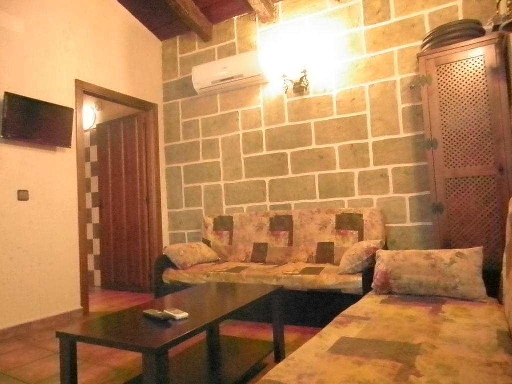 Maison d'hôtes La Cueva Del Lince à Zarza De Granadilla Extérieur photo